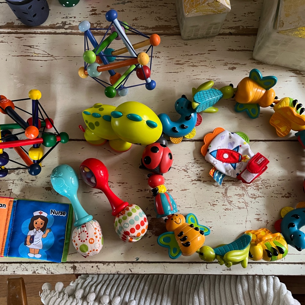 Lot of baby sensory toys  🧸 🪇